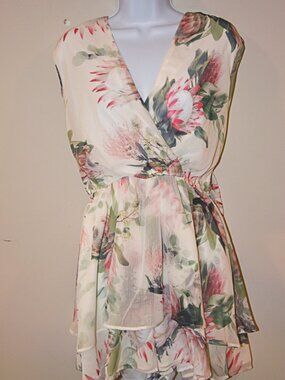 NWT Express Floral Romper Size Medium